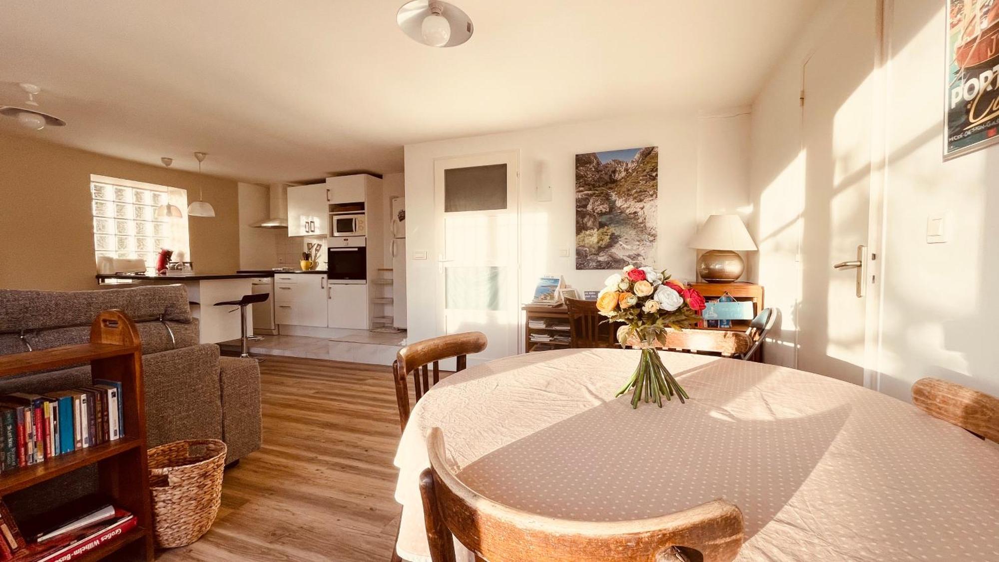 Large Private Garden, Quiet 2-Bedroom Apartment, Air Conditioning, Wifi, Parking Cassis Kültér fotó